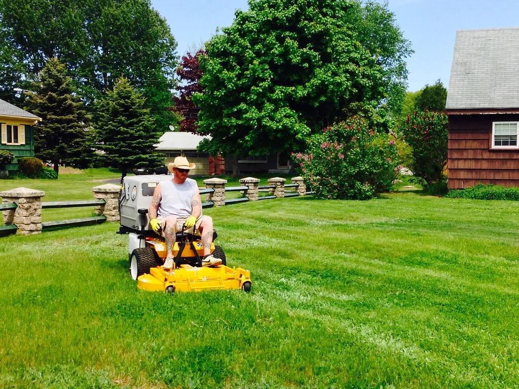 Running A Lawncare Business In Maine In 2023 ualawncare